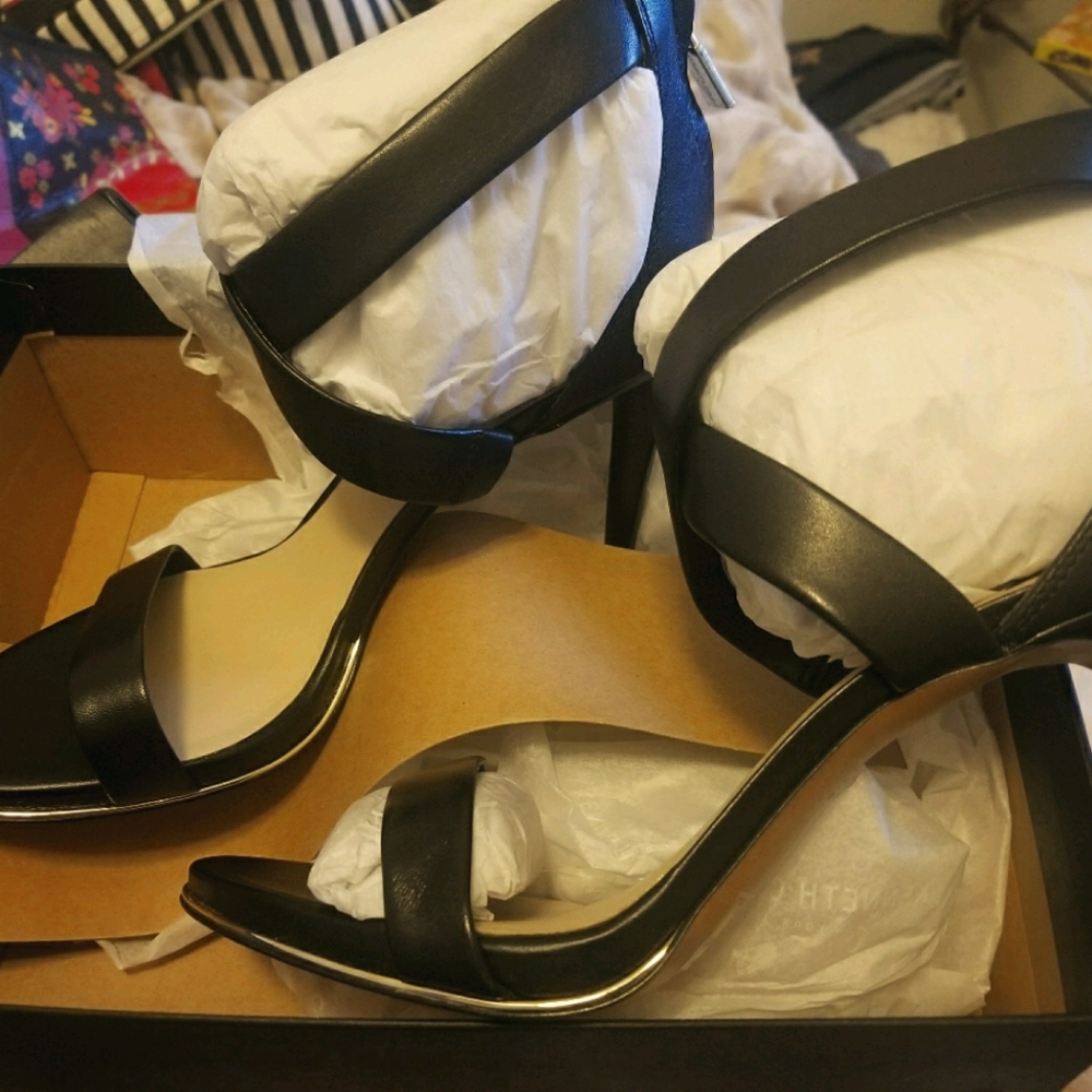 Women's Kenneth Cole Heels size 11